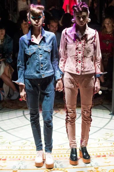 Look 15